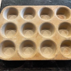 Pampered chef muffin stoneware pan